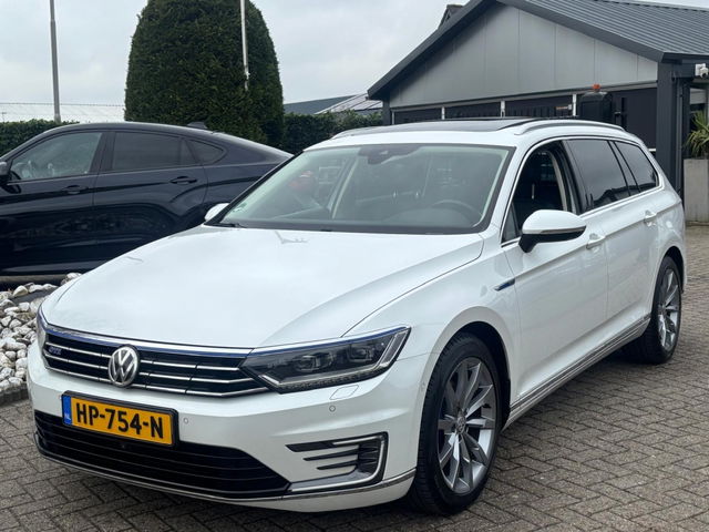 Volkswagen Passat - Variant 1.4 TSI GTE Highline 2015 WIt Pano Leer Trekhaak