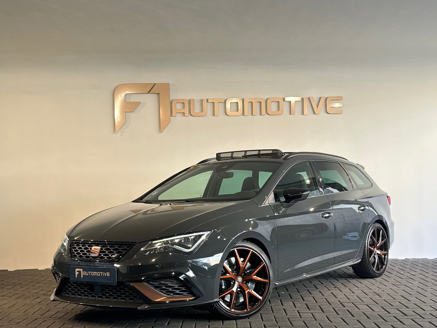 SEAT Leon ST 2.0 TSI 4DRIVE CUPRA Ultimate Pano|Carbon|Keyless