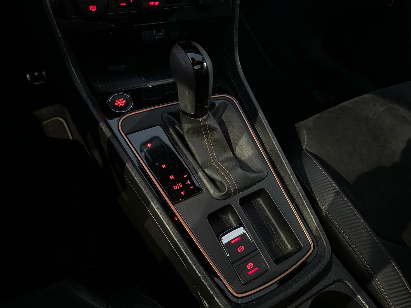 SEAT Leon ST 2.0 TSI 4DRIVE CUPRA Ultimate Pano|Carbon|Keyless