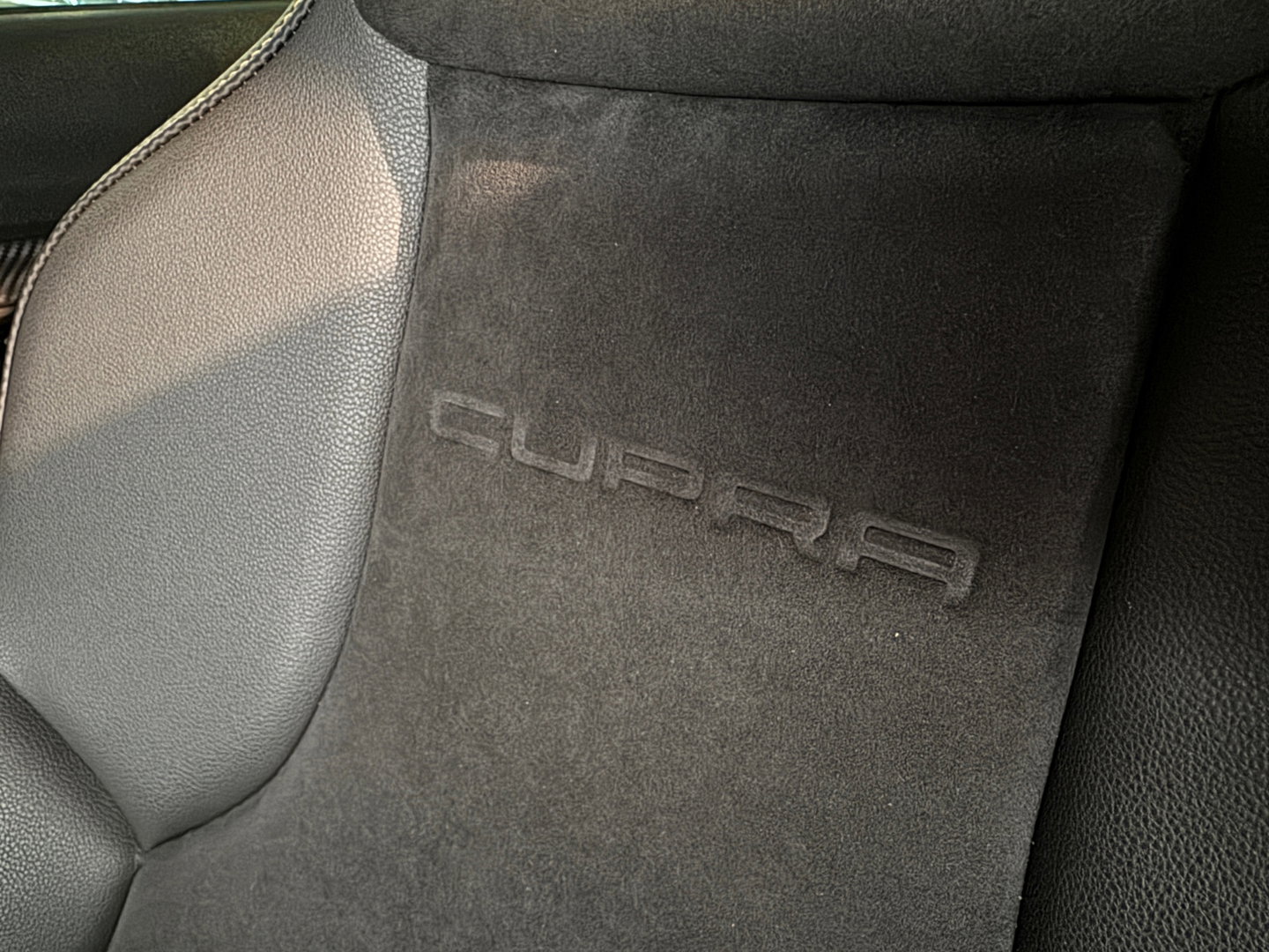 SEAT Leon ST 2.0 TSI 4DRIVE CUPRA Ultimate Pano|Carbon|Keyless