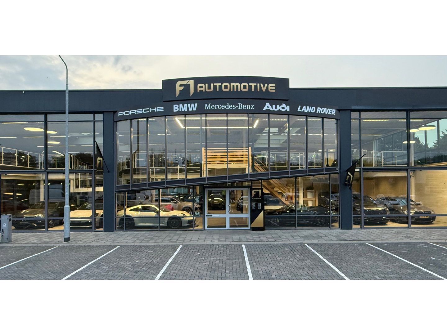 BMW 5 Serie 545e xDrive High Executive M Sport Pano|Memory