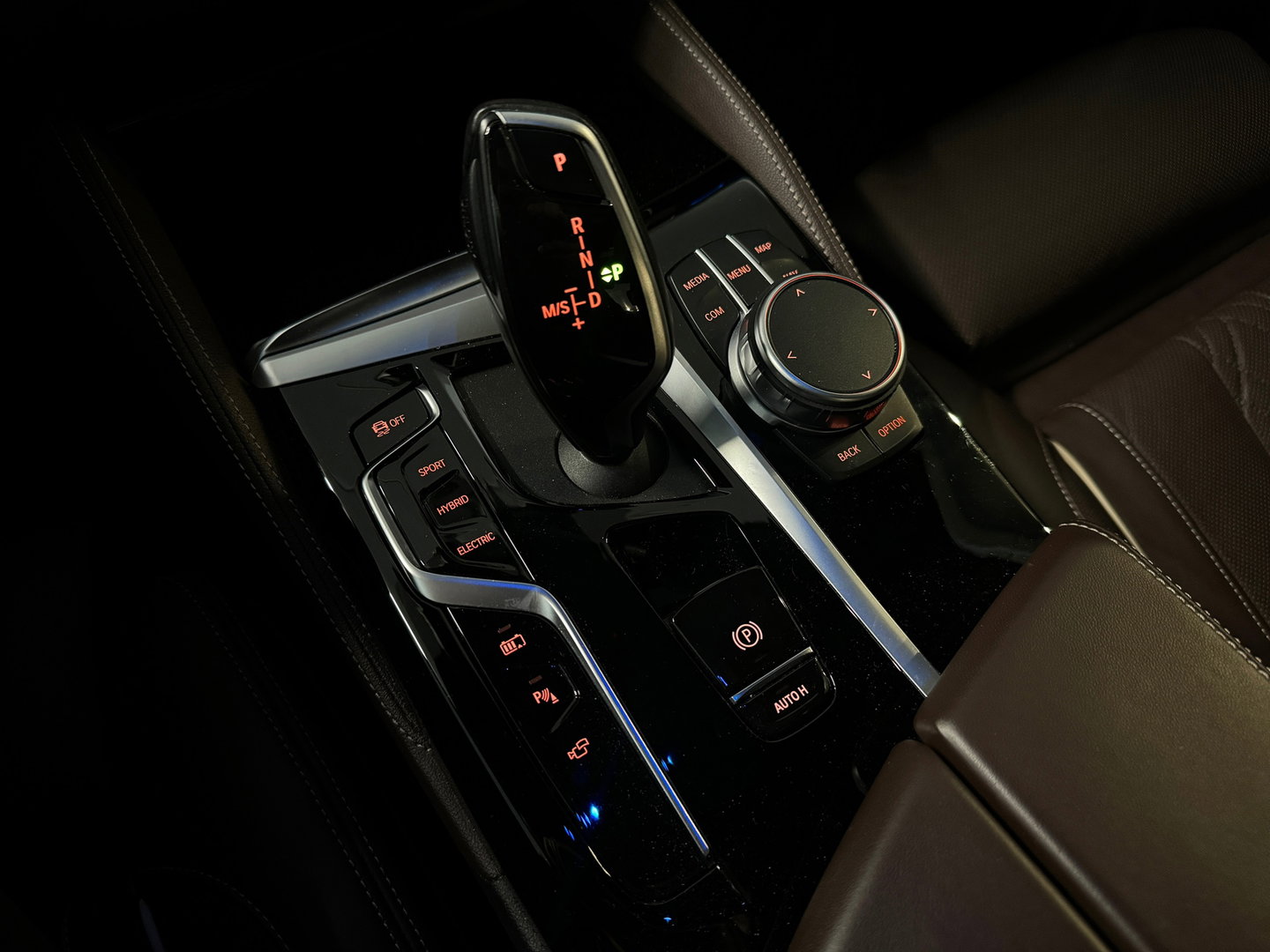 BMW 5 Serie 545e xDrive High Executive M Sport Pano|Memory