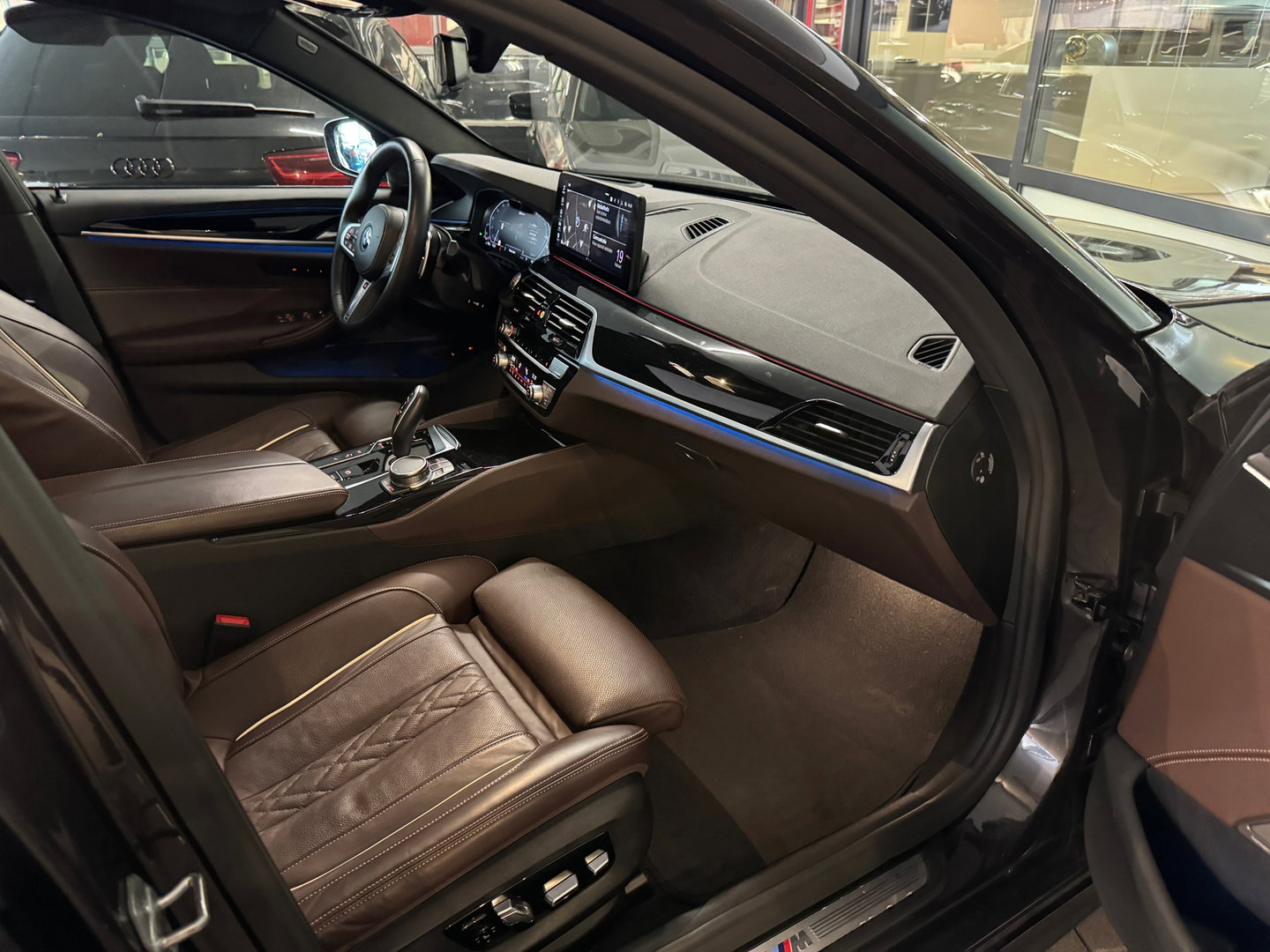 BMW 5 Serie 545e xDrive High Executive M Sport Pano|Memory