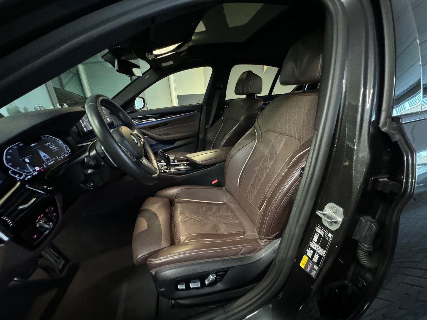 BMW 5 Serie 545e xDrive High Executive M Sport Pano|Memory