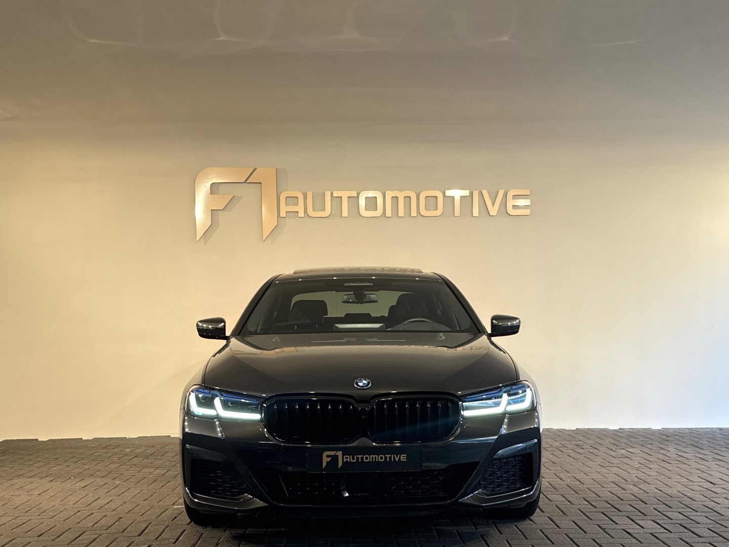 BMW 5 Serie 545e xDrive High Executive M Sport Pano|Memory