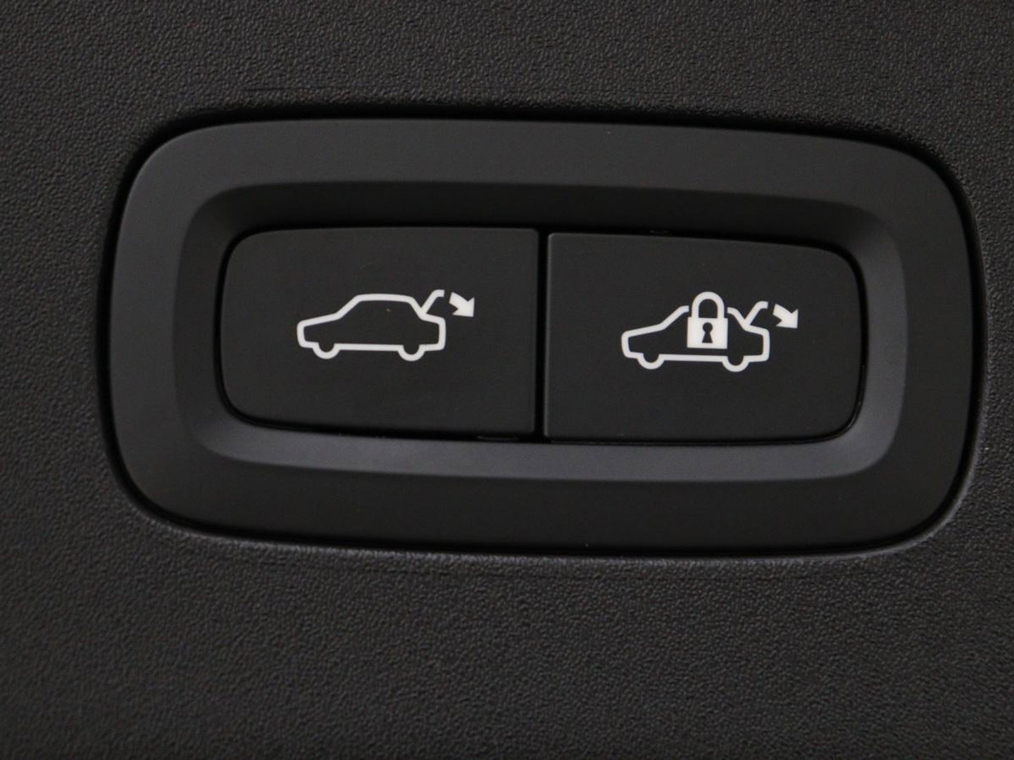 Polestar 2 Long Range Dual Motor Launch Edition 78kWh | SOH 92% |  Panoramadak | Trekhaak | 360 Camera | Achterbankverwarming | Adaptive cruise | Carplay | Camera | Stoelverwarming | Keyless