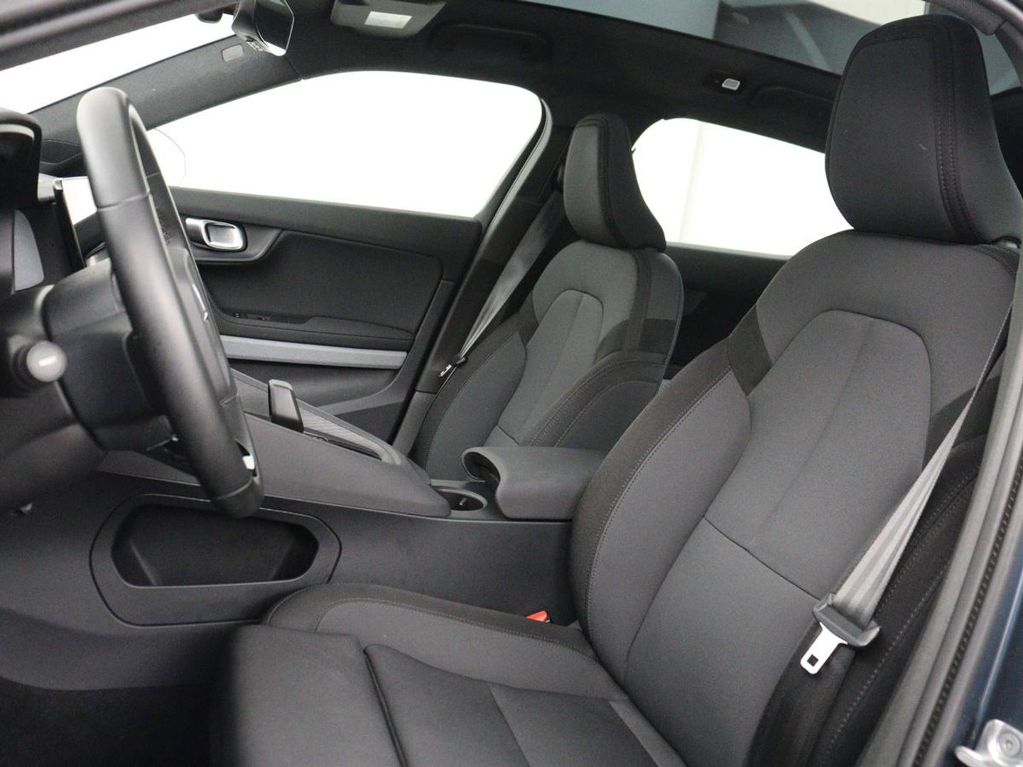 Polestar 2 Long Range Dual Motor Launch Edition 78kWh | SOH 92% |  Panoramadak | Trekhaak | 360 Camera | Achterbankverwarming | Adaptive cruise | Carplay | Camera | Stoelverwarming | Keyless