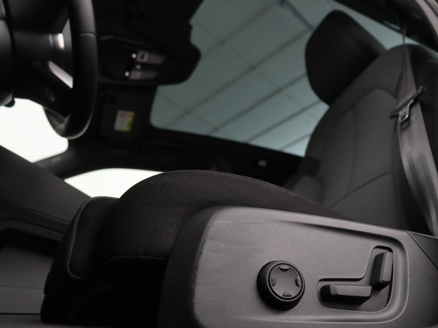 Polestar 2 Long Range Dual Motor Launch Edition 78kWh | SOH 92% |  Panoramadak | Trekhaak | 360 Camera | Achterbankverwarming | Adaptive cruise | Carplay | Camera | Stoelverwarming | Keyless