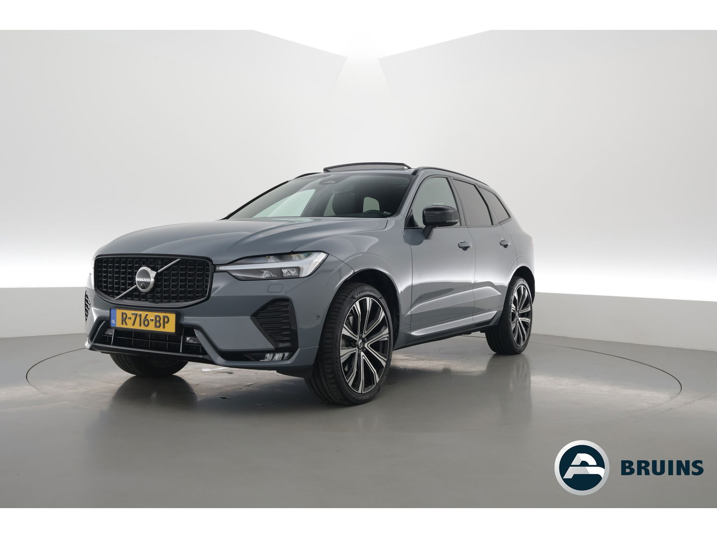 Volvo XC60 2.0 B4 R-Design | Pano-dak | 360 camera | ACC | 21 inch | Sportstoelen | H&K Audio |