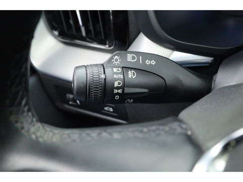 Volvo XC60 2.0 B4 R-Design | Pano-dak | 360 camera | ACC | 21 inch | Sportstoelen | H&K Audio |