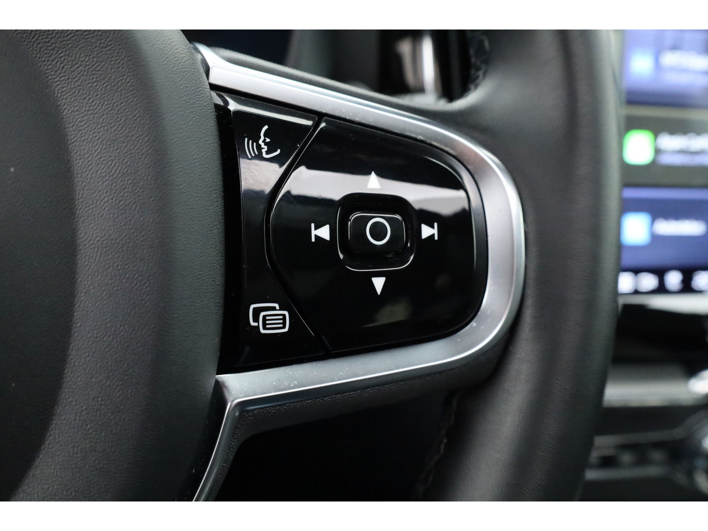 Volvo XC60 2.0 B4 R-Design | Pano-dak | 360 camera | ACC | 21 inch | Sportstoelen | H&K Audio |