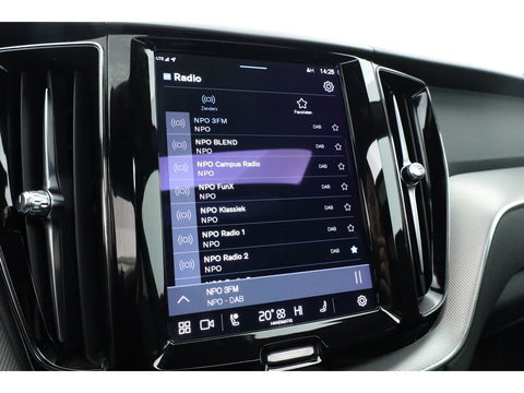 Volvo XC60 2.0 B4 R-Design | Pano-dak | 360 camera | ACC | 21 inch | Sportstoelen | H&K Audio |