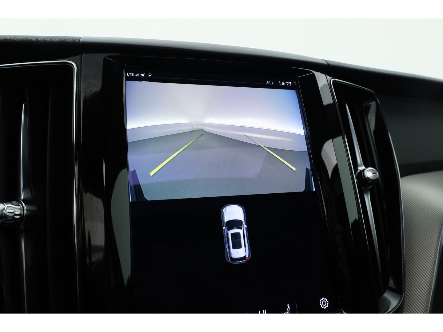 Volvo XC60 2.0 B4 R-Design | Pano-dak | 360 camera | ACC | 21 inch | Sportstoelen | H&K Audio |