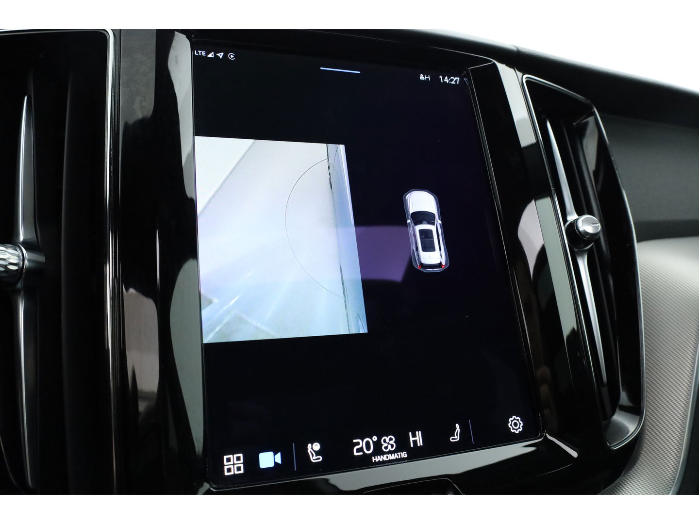 Volvo XC60 2.0 B4 R-Design | Pano-dak | 360 camera | ACC | 21 inch | Sportstoelen | H&K Audio |