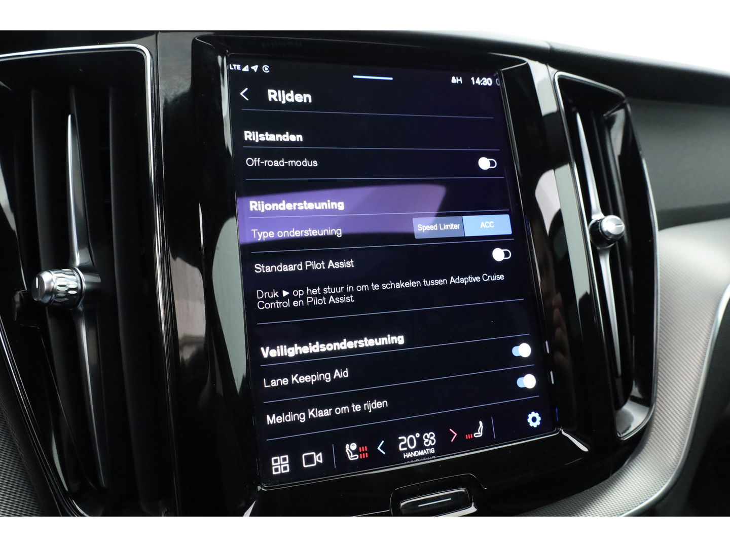 Volvo XC60 2.0 B4 R-Design | Pano-dak | 360 camera | ACC | 21 inch | Sportstoelen | H&K Audio |