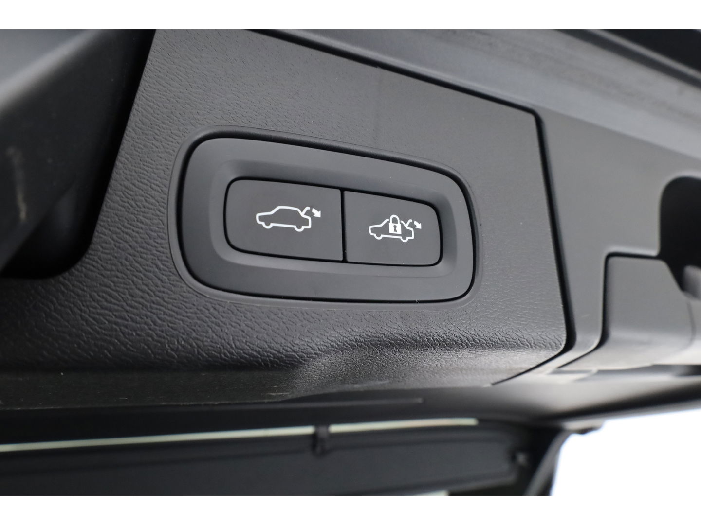 Volvo XC60 2.0 B4 R-Design | Pano-dak | 360 camera | ACC | 21 inch | Sportstoelen | H&K Audio |