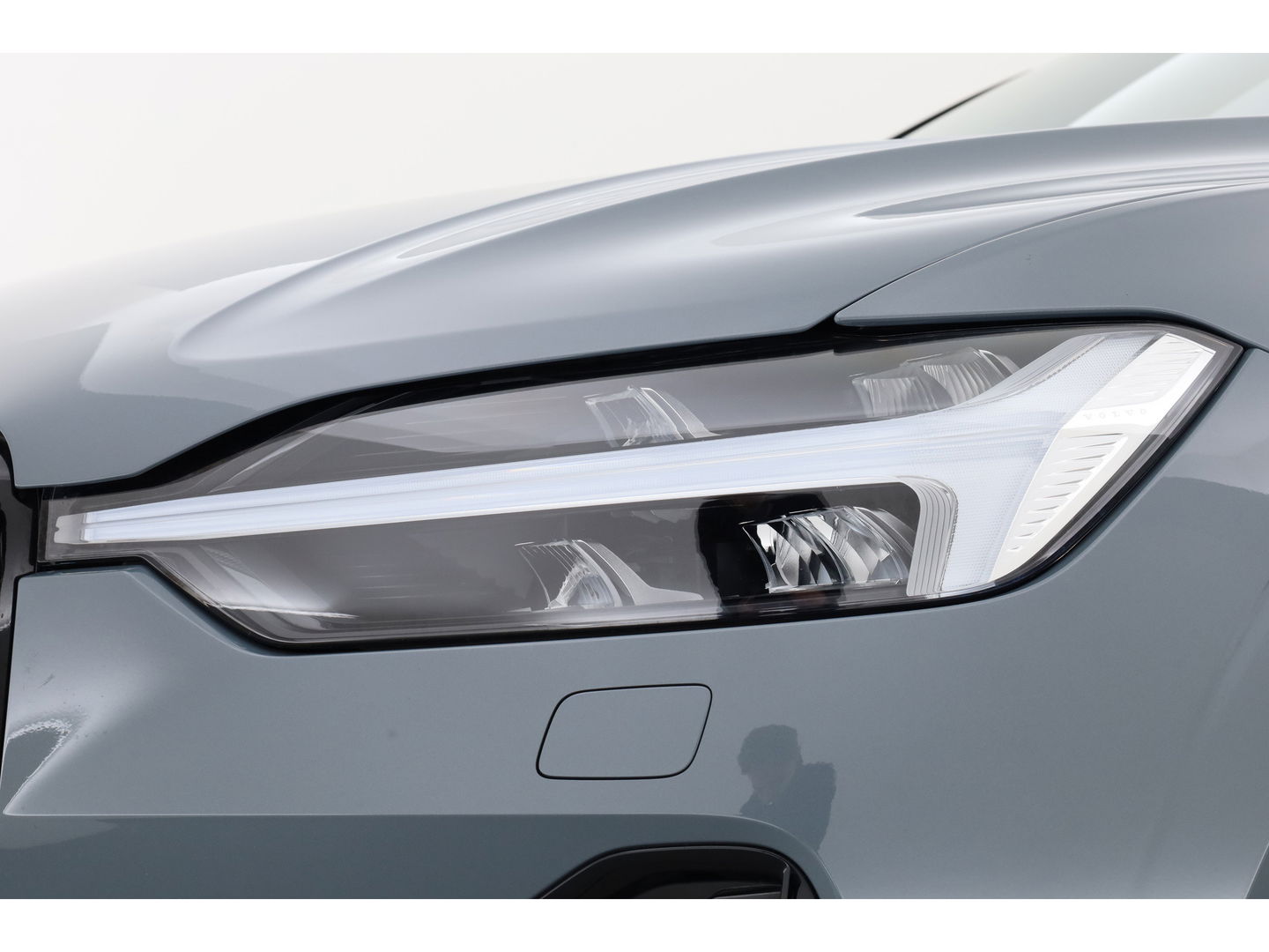 Volvo XC60 2.0 B4 R-Design | Pano-dak | 360 camera | ACC | 21 inch | Sportstoelen | H&K Audio |