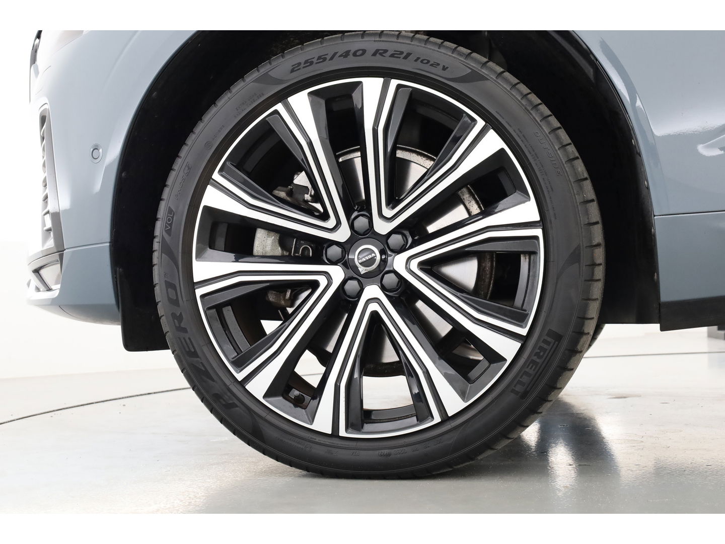 Volvo XC60 2.0 B4 R-Design | Pano-dak | 360 camera | ACC | 21 inch | Sportstoelen | H&K Audio |