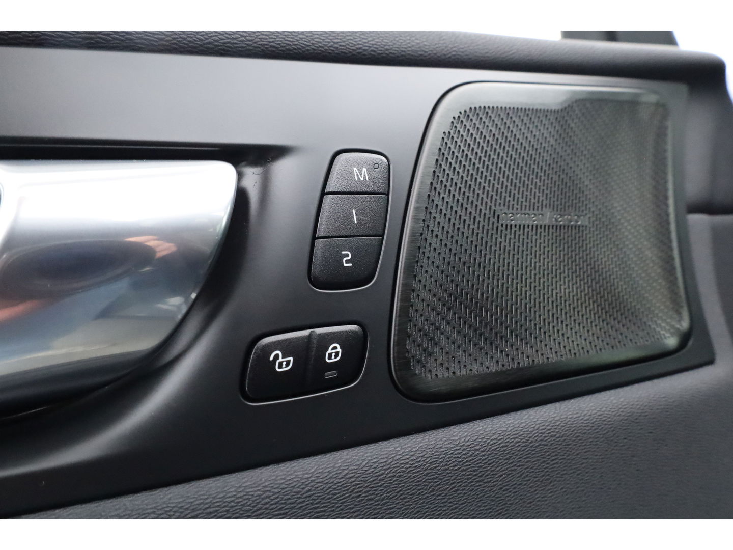 Volvo XC60 2.0 B4 R-Design | Pano-dak | 360 camera | ACC | 21 inch | Sportstoelen | H&K Audio |