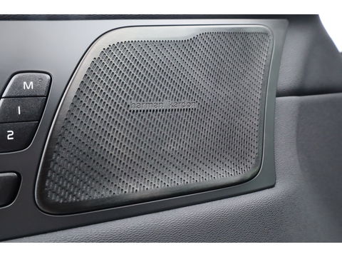 Volvo XC60 2.0 B4 R-Design | Pano-dak | 360 camera | ACC | 21 inch | Sportstoelen | H&K Audio |
