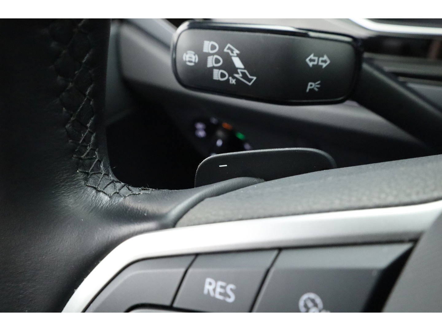 Volkswagen Polo 1.0 TSI R-Line DSG | IQ. Light | Adapt. Cruise | Camera | Apple CarPlay | Navi | Stoelverw. | PDC