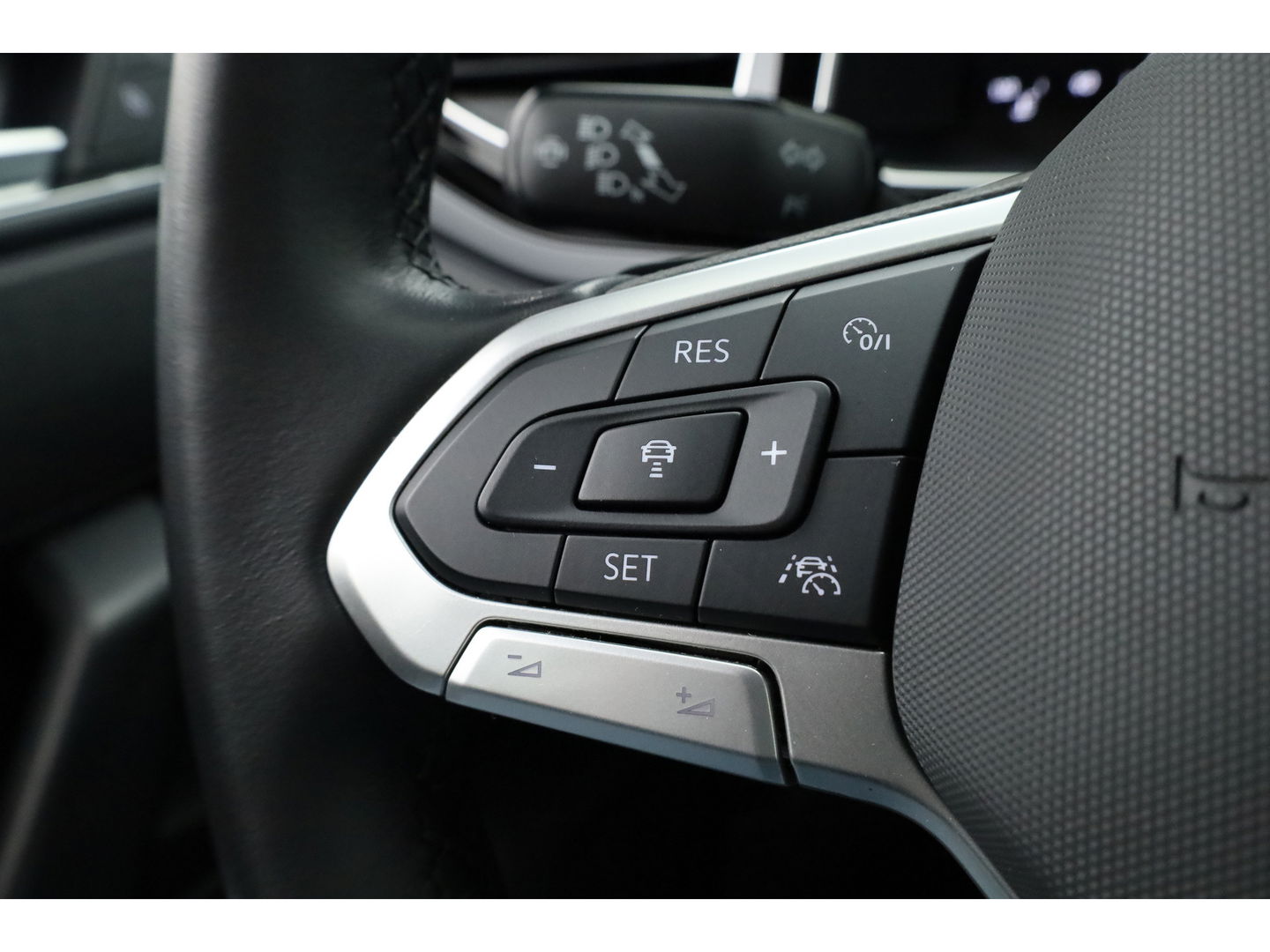 Volkswagen Polo 1.0 TSI R-Line DSG | IQ. Light | Adapt. Cruise | Camera | Apple CarPlay | Navi | Stoelverw. | PDC