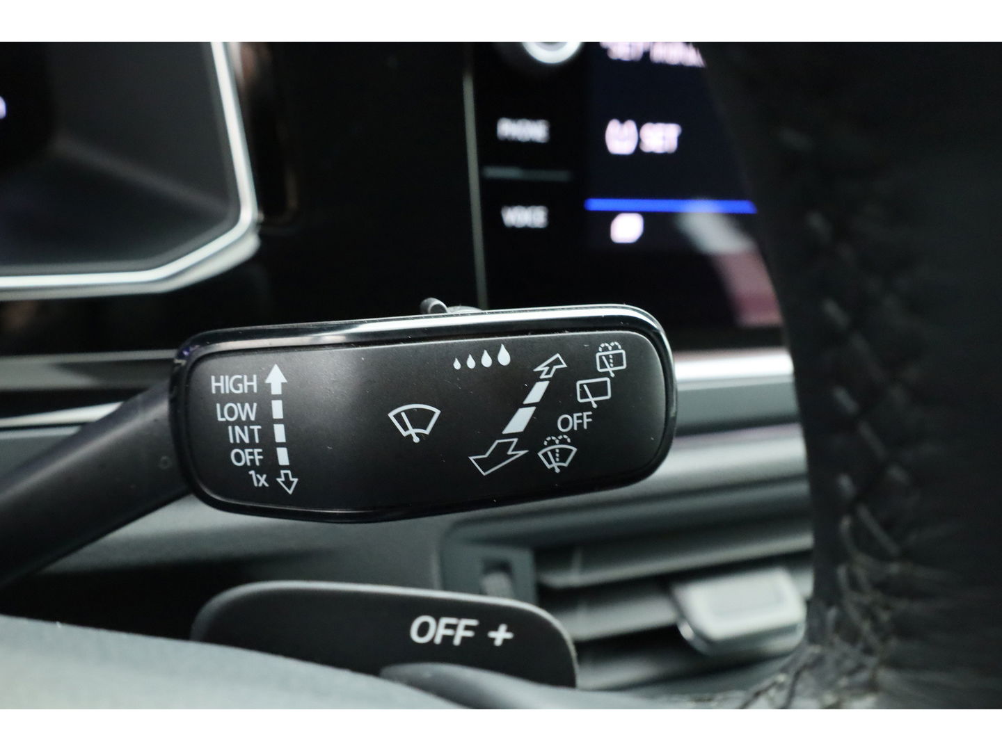 Volkswagen Polo 1.0 TSI R-Line DSG | IQ. Light | Adapt. Cruise | Camera | Apple CarPlay | Navi | Stoelverw. | PDC