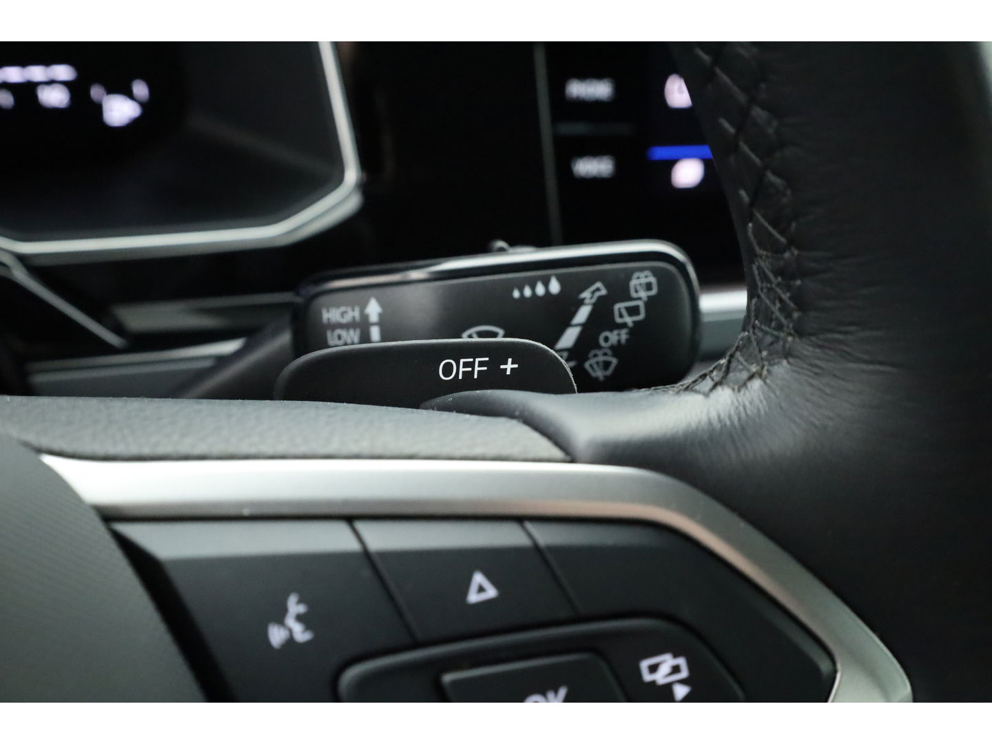 Volkswagen Polo 1.0 TSI R-Line DSG | IQ. Light | Adapt. Cruise | Camera | Apple CarPlay | Navi | Stoelverw. | PDC