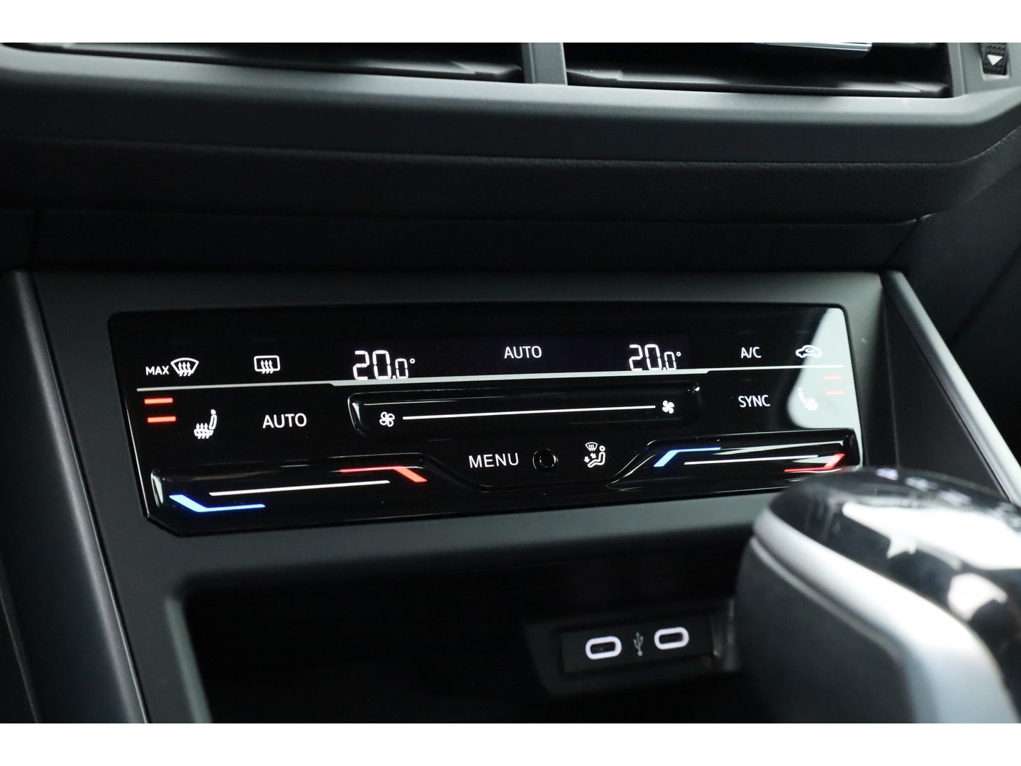 Volkswagen Polo 1.0 TSI R-Line DSG | IQ. Light | Adapt. Cruise | Camera | Apple CarPlay | Navi | Stoelverw. | PDC