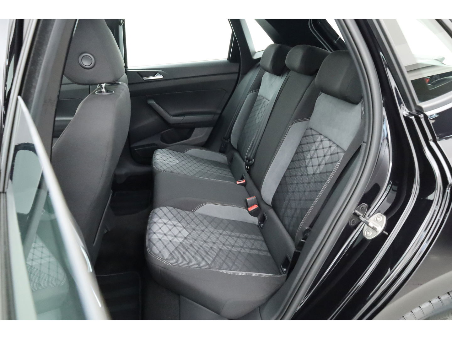 Volkswagen Polo 1.0 TSI R-Line DSG | IQ. Light | Adapt. Cruise | Camera | Apple CarPlay | Navi | Stoelverw. | PDC