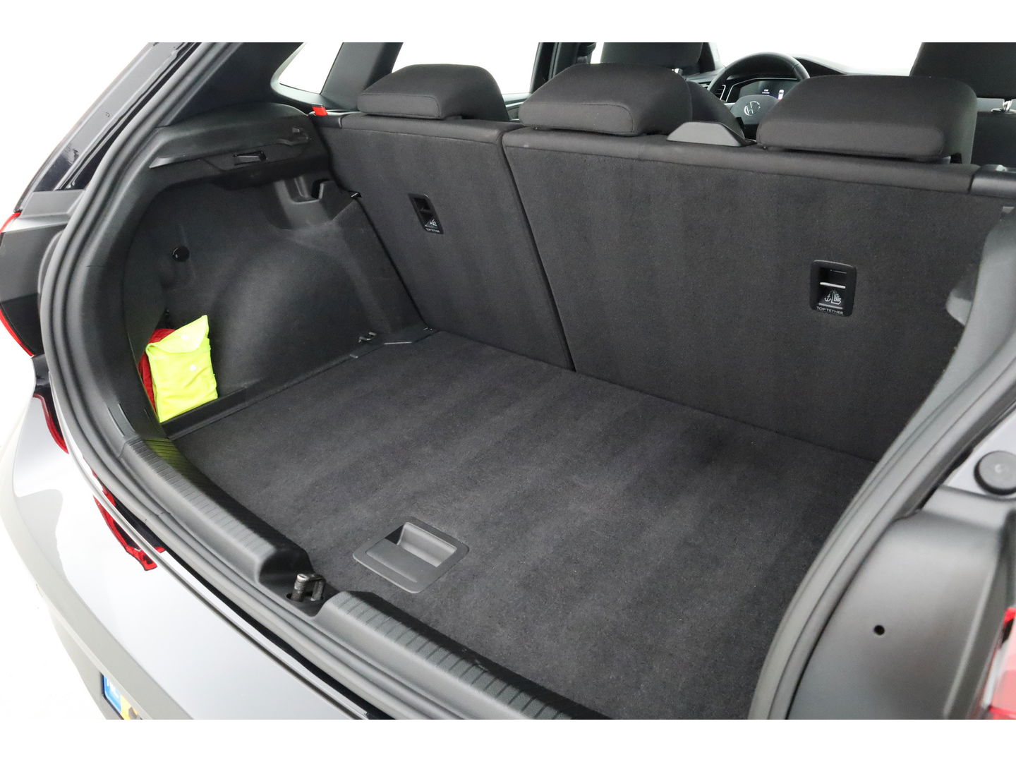 Volkswagen Polo 1.0 TSI R-Line DSG | IQ. Light | Adapt. Cruise | Camera | Apple CarPlay | Navi | Stoelverw. | PDC