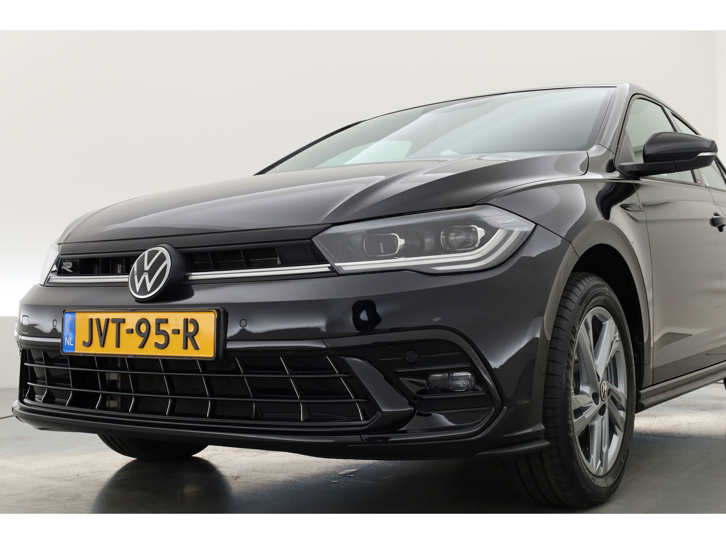 Volkswagen Polo 1.0 TSI R-Line DSG | IQ. Light | Adapt. Cruise | Camera | Apple CarPlay | Navi | Stoelverw. | PDC