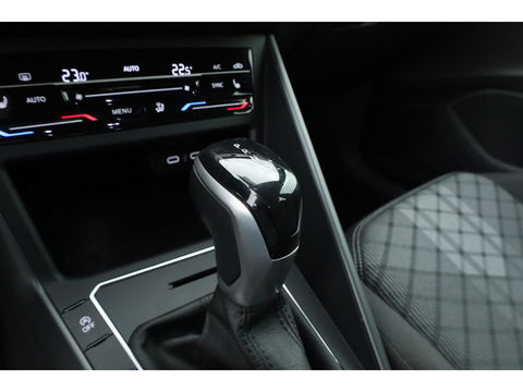 Volkswagen Polo 1.0 TSI R-Line DSG | IQ. Light | Adapt. Cruise | Camera | Apple CarPlay | Navi | Stoelverw. | PDC