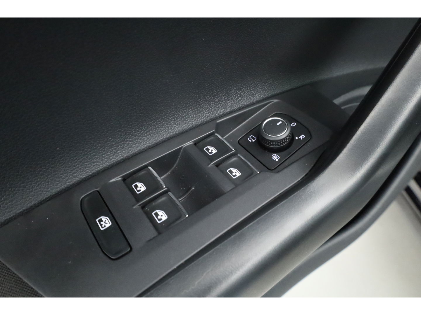 Volkswagen Polo 1.0 TSI R-Line DSG | IQ. Light | Adapt. Cruise | Camera | Apple CarPlay | Navi | Stoelverw. | PDC