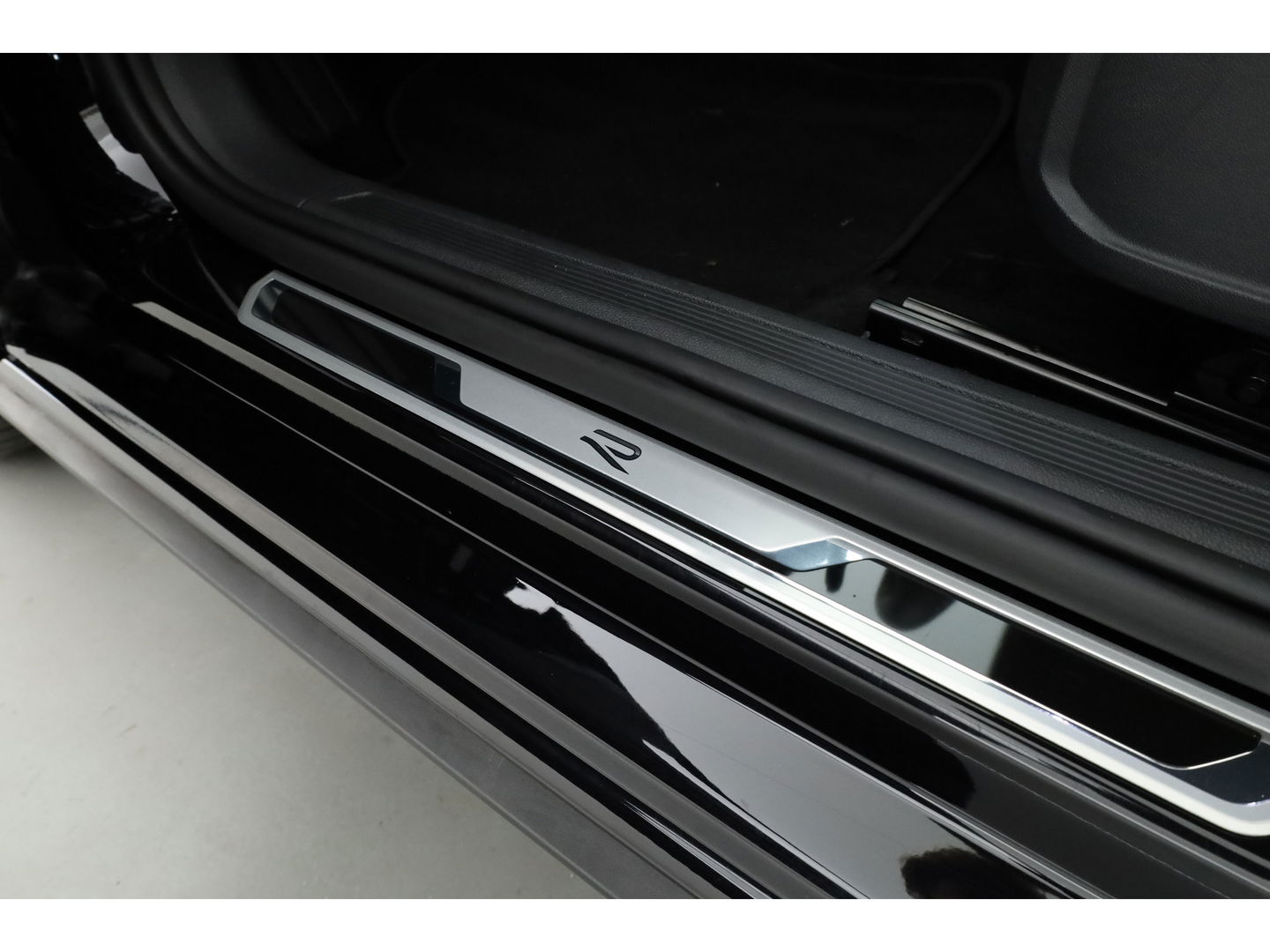 Volkswagen Polo 1.0 TSI R-Line DSG | IQ. Light | Adapt. Cruise | Camera | Apple CarPlay | Navi | Stoelverw. | PDC