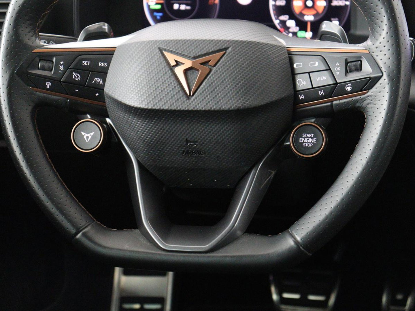 CUPRA Formentor 1.4 eHybrid VZ | 245pk | Trekhaak | Stoelverwarming | Adaptive cruise | Carplay | Navigatie | Sfeerverlichting | Keyless | Half leder | Camera | Stuurverwarming | PHEV | Plug In