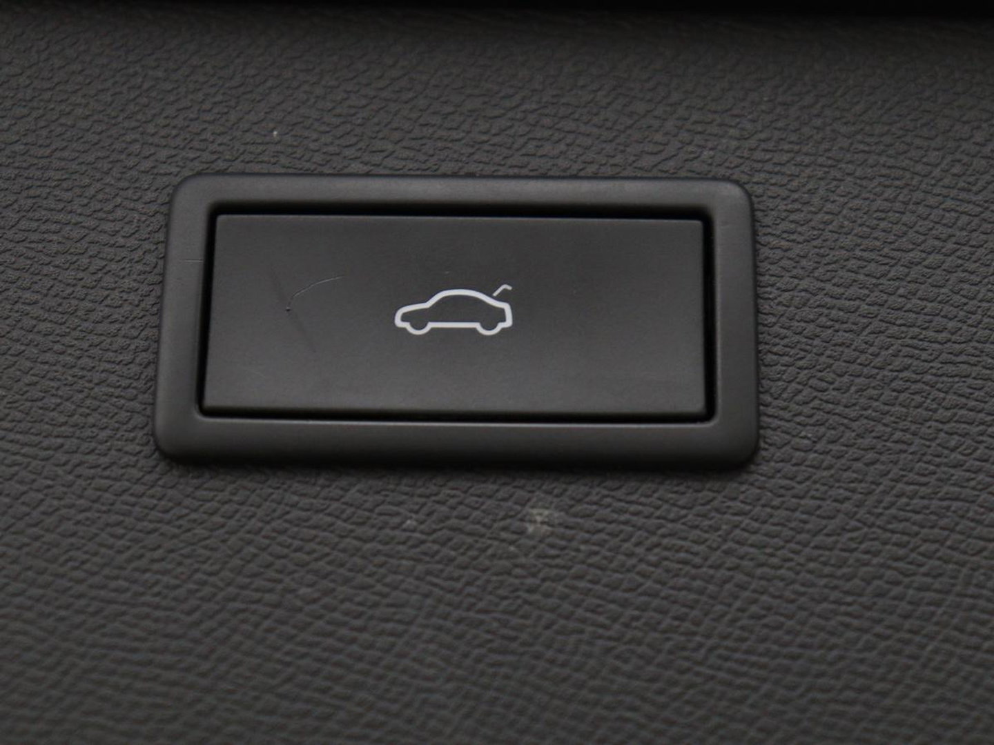 CUPRA Formentor 1.4 eHybrid VZ | 245pk | Trekhaak | Stoelverwarming | Adaptive cruise | Carplay | Navigatie | Sfeerverlichting | Keyless | Half leder | Camera | Stuurverwarming | PHEV | Plug In