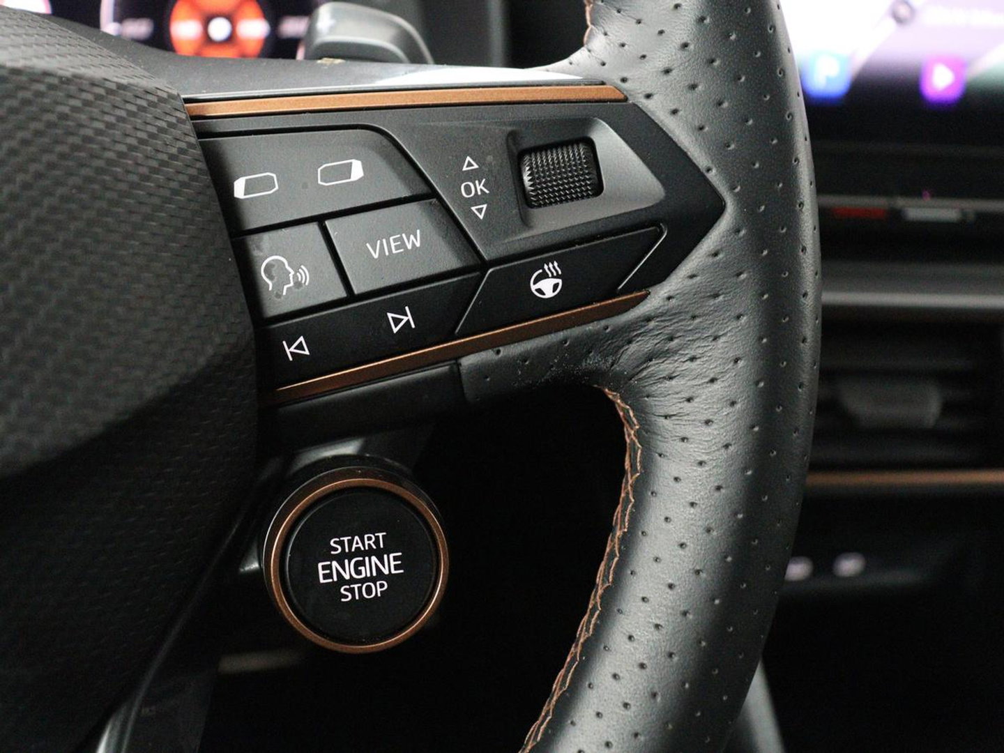 CUPRA Formentor 1.4 eHybrid VZ | 245pk | Trekhaak | Stoelverwarming | Adaptive cruise | Carplay | Navigatie | Sfeerverlichting | Keyless | Half leder | Camera | Stuurverwarming | PHEV | Plug In