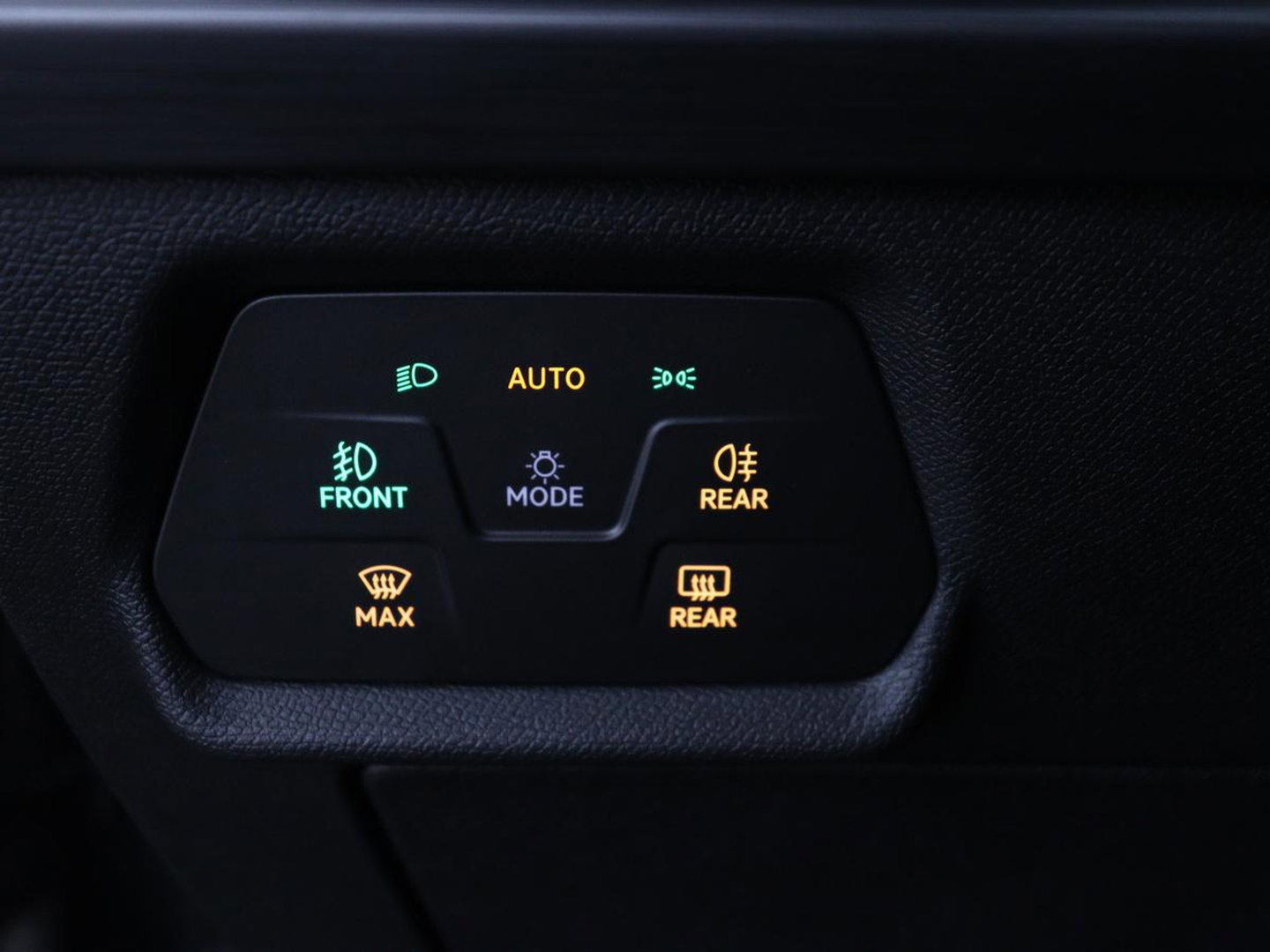 CUPRA Formentor 1.4 eHybrid VZ | 245pk | Trekhaak | Stoelverwarming | Adaptive cruise | Carplay | Navigatie | Sfeerverlichting | Keyless | Half leder | Camera | Stuurverwarming | PHEV | Plug In