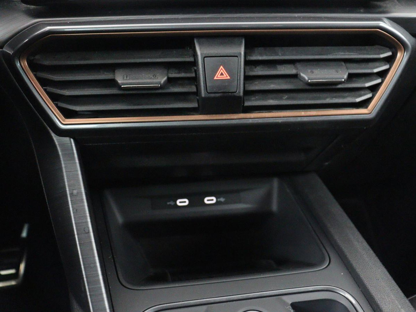 CUPRA Formentor 1.4 eHybrid VZ | 245pk | Trekhaak | Stoelverwarming | Adaptive cruise | Carplay | Navigatie | Sfeerverlichting | Keyless | Half leder | Camera | Stuurverwarming | PHEV | Plug In