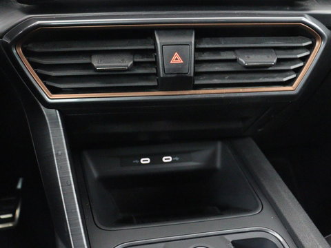 CUPRA Formentor 1.4 eHybrid VZ | 245pk | Trekhaak | Stoelverwarming | Adaptive cruise | Carplay | Navigatie | Sfeerverlichting | Keyless | Half leder | Camera | Stuurverwarming | PHEV | Plug In