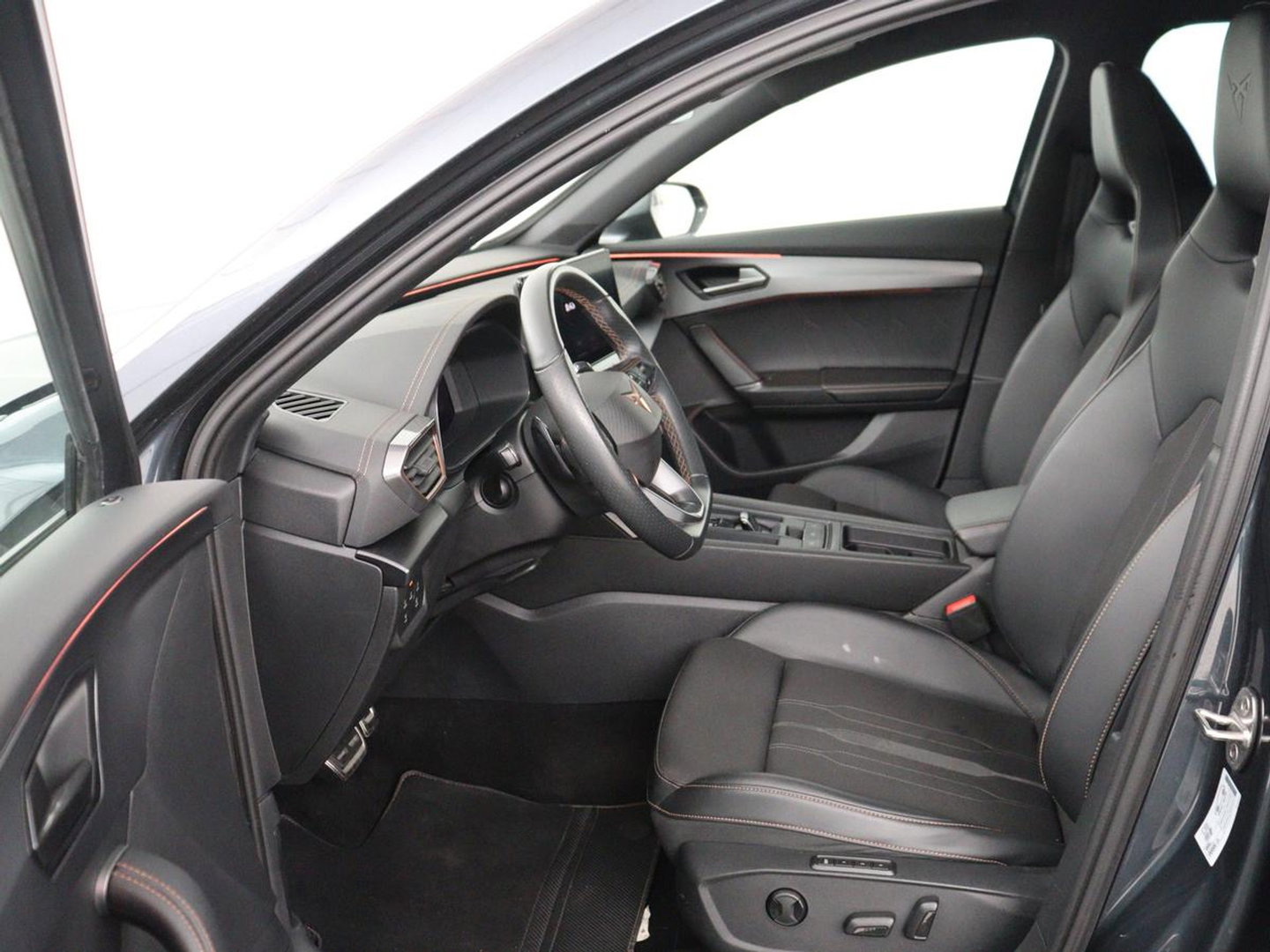 CUPRA Formentor 1.4 eHybrid VZ | 245pk | Trekhaak | Stoelverwarming | Adaptive cruise | Carplay | Navigatie | Sfeerverlichting | Keyless | Half leder | Camera | Stuurverwarming | PHEV | Plug In