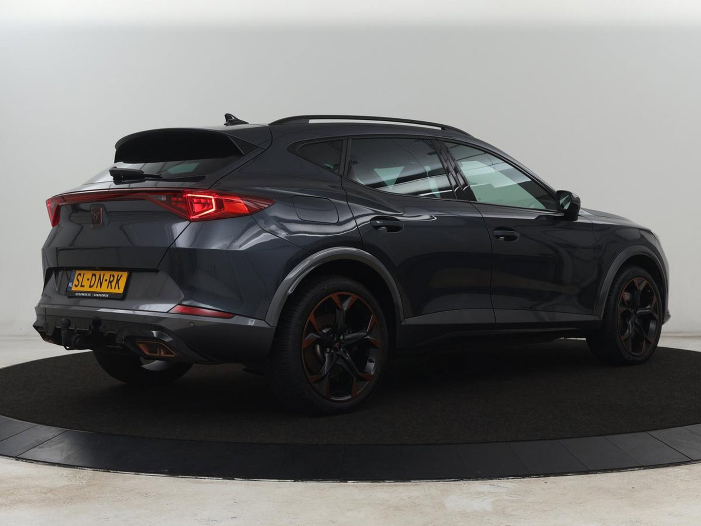 CUPRA Formentor 1.4 eHybrid VZ | 245pk | Trekhaak | Stoelverwarming | Adaptive cruise | Carplay | Navigatie | Sfeerverlichting | Keyless | Half leder | Camera | Stuurverwarming | PHEV | Plug In