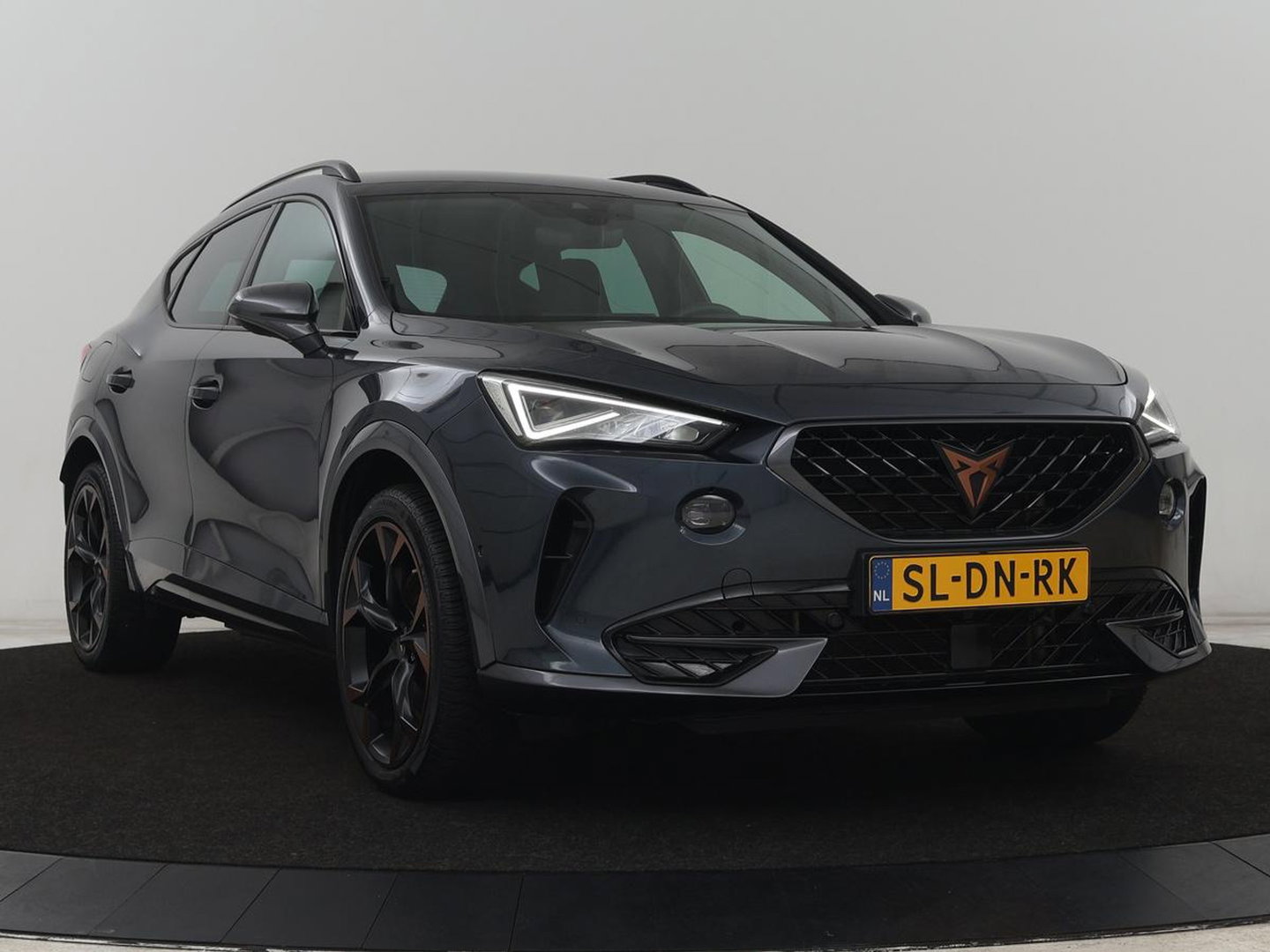 CUPRA Formentor 1.4 eHybrid VZ | 245pk | Trekhaak | Stoelverwarming | Adaptive cruise | Carplay | Navigatie | Sfeerverlichting | Keyless | Half leder | Camera | Stuurverwarming | PHEV | Plug In