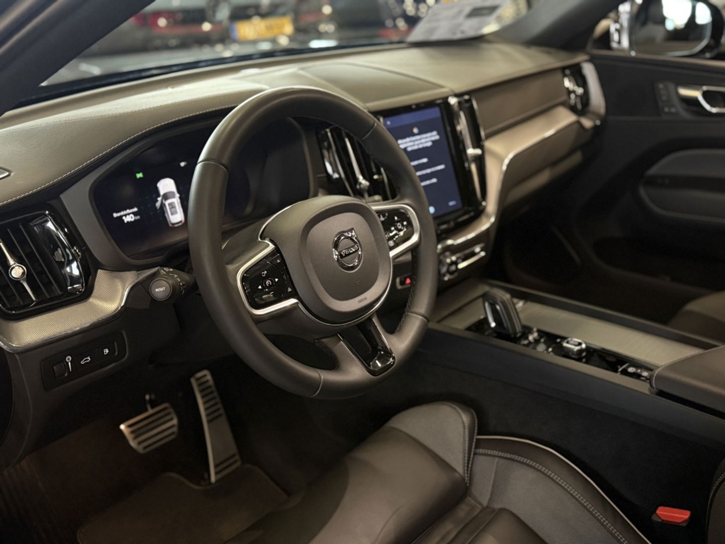 Volvo XC60 T6 Recharge 350PK automaat / R-Design / LED