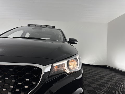 MG ZS EV Luxury 45 kWh {SOH-94%} INCL-BTW) Aut. *PANO | LEATHER | CCS-FASTLOADER | KEYLESS | NAVI-FULLMAP | ADAPTIVE-CRUISE | CAMERA | HEATED-SPORTSEATS | CARPLAY | BLINDSPOT | DAB | LANE-ASSIST | 17''ALU*