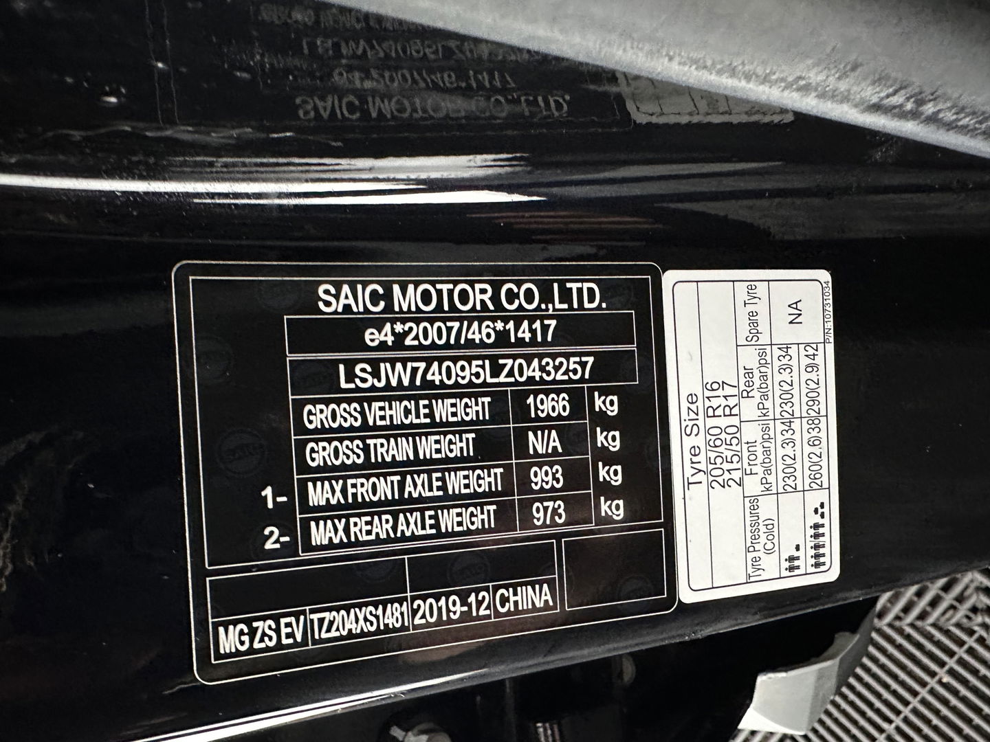 MG ZS EV Luxury 45 kWh {SOH-94%} INCL-BTW) Aut. *PANO | LEATHER | CCS-FASTLOADER | KEYLESS | NAVI-FULLMAP | ADAPTIVE-CRUISE | CAMERA | HEATED-SPORTSEATS | CARPLAY | BLINDSPOT | DAB | LANE-ASSIST | 17''ALU*
