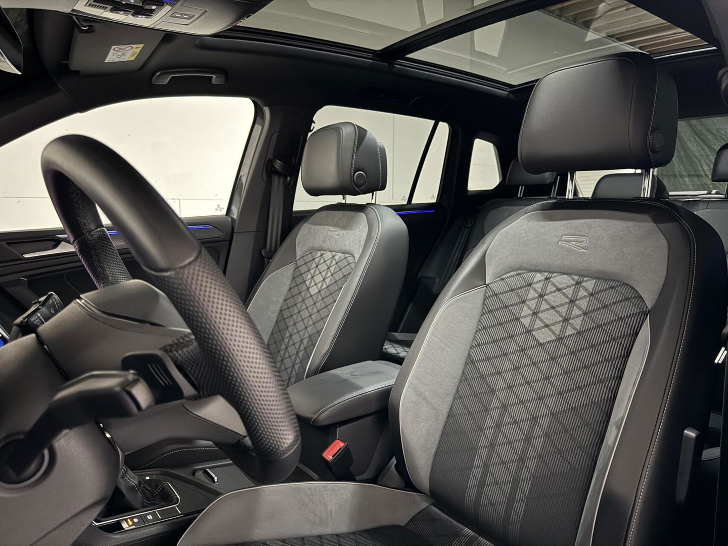 Volkswagen Tiguan 1.4 TSI eHybrid Black Style R-Line Pano Sfeer Trekh.