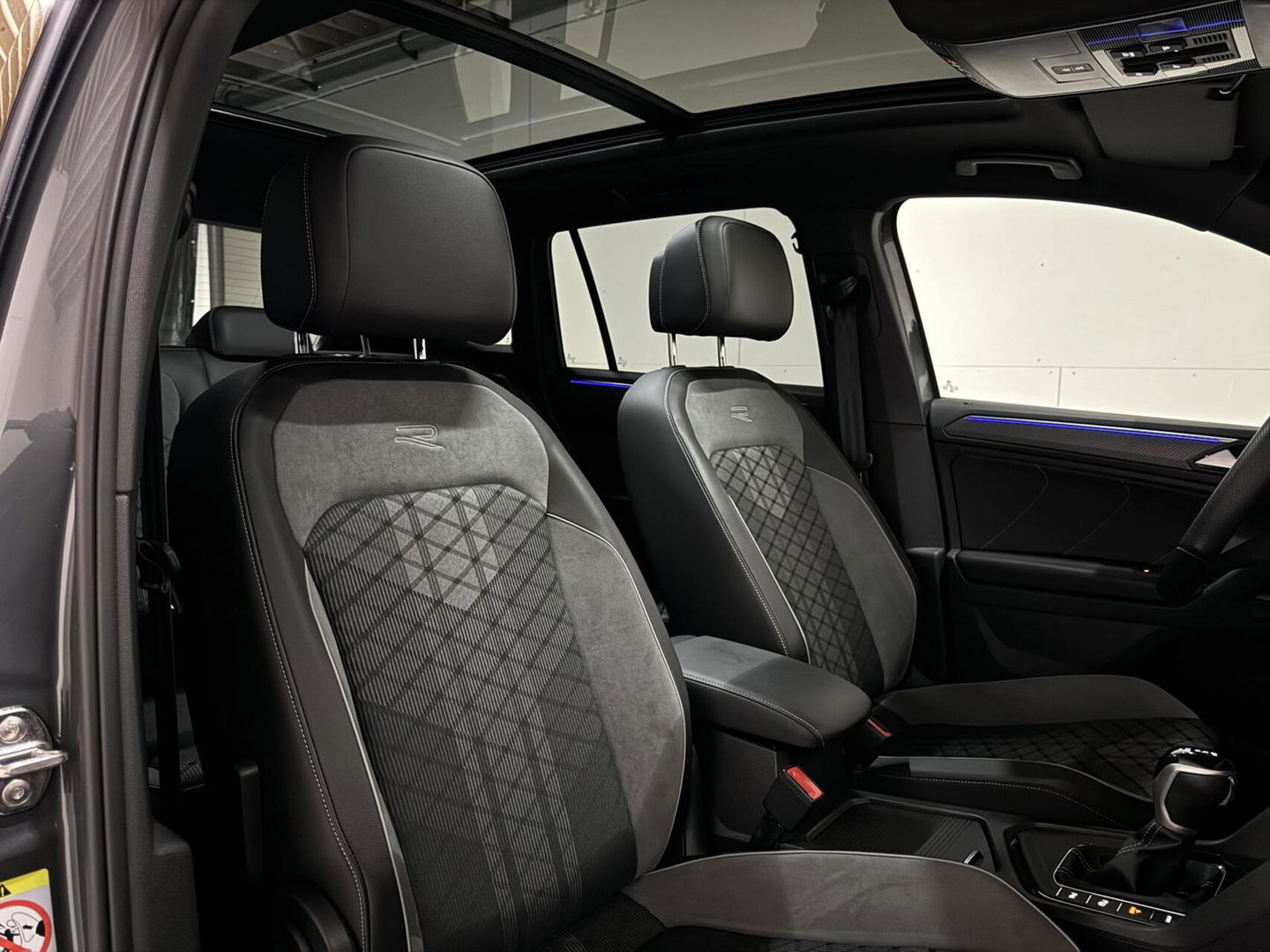 Volkswagen Tiguan 1.4 TSI eHybrid Black Style R-Line Pano Sfeer Trekh.