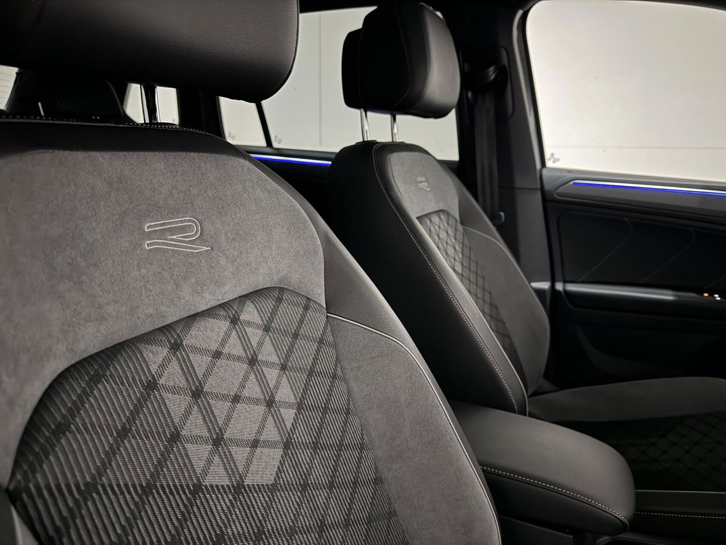 Volkswagen Tiguan 1.4 TSI eHybrid Black Style R-Line Pano Sfeer Trekh.